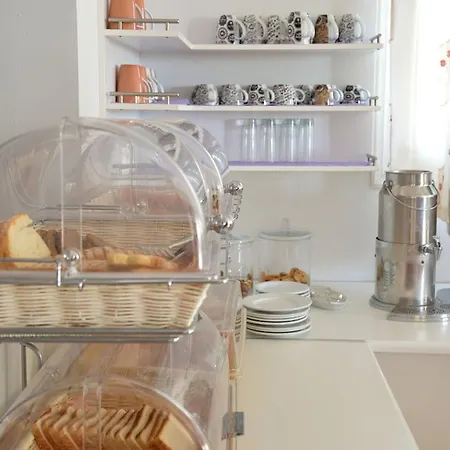 Glaronisia Отель