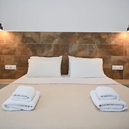 Glaronisia Hotel Pollonia