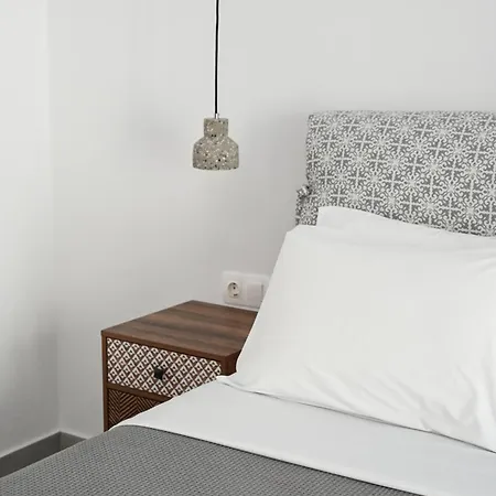 Glaronisia Hotel Pollonia