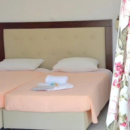 Hotel Glaronisia 3*