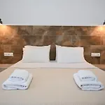 Glaronisia Hotel Pollonia