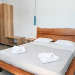 Hotel Glaronisia Pollonia