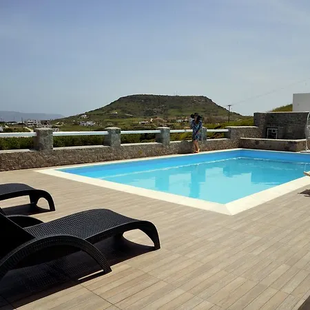מלון Glaronisia