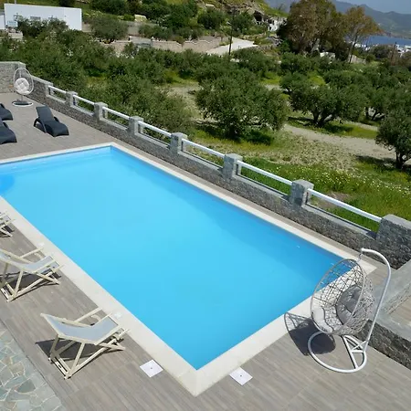 Glaronisia Otel Pollonia