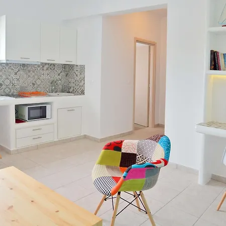 Glaronisia Hotel Pollonia