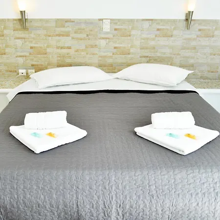 Glaronisia Hotell 3*
