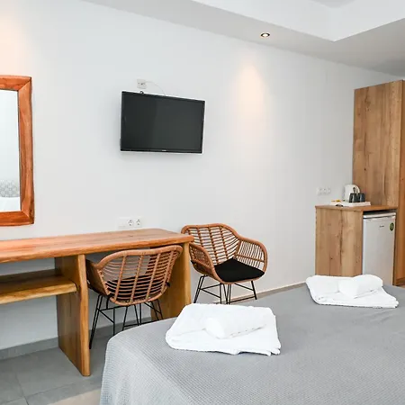 Glaronisia Otel 3*