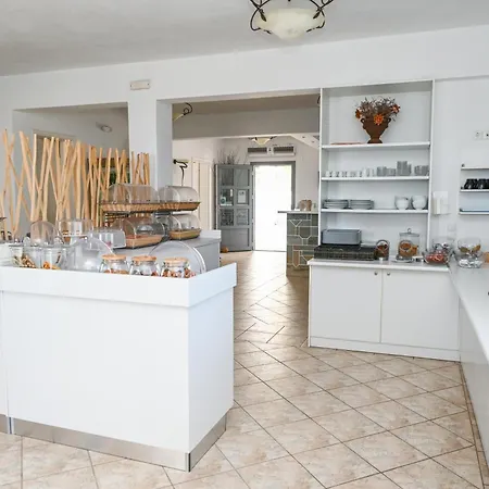 Glaronisia 3* Pollonia