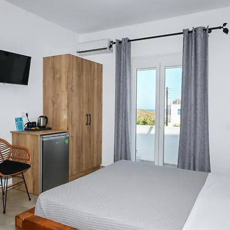 Glaronisia Otel Pollonia