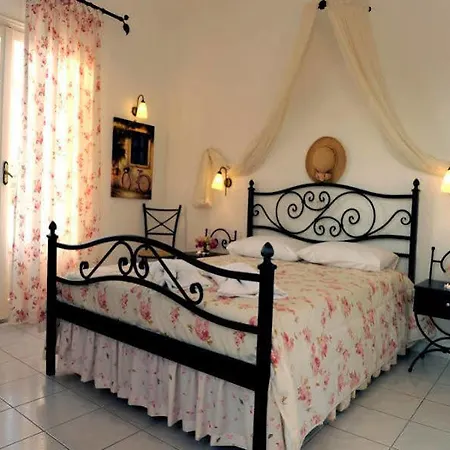 Glaronisia Hotel