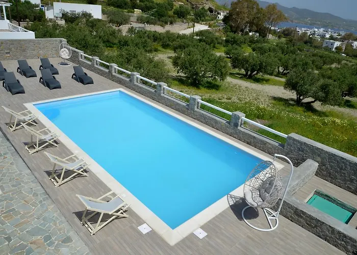 Glaronisia Hotel Pollonia