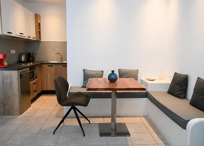 Glaronisia Szálloda 3*