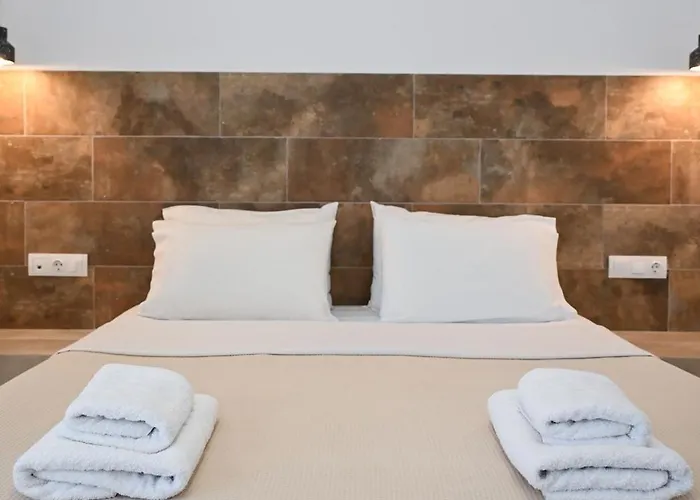 Glaronisia Hotel Pollonia