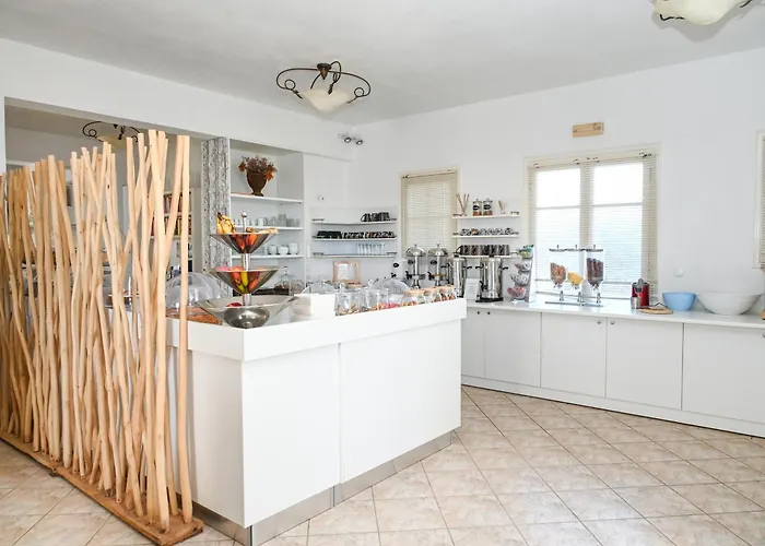 Glaronisia Szálloda 3*