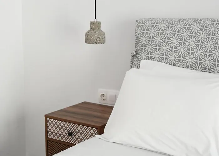 Glaronisia Hotel Pollonia