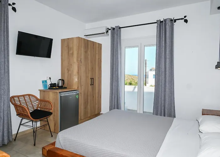 Glaronisia Hotel Pollonia