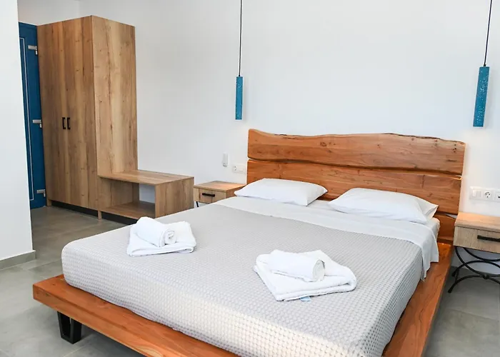 Hotel Glaronisia Pollonia