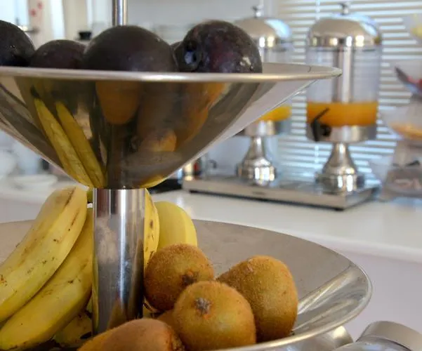 Glaronisia Hotel Pollonia